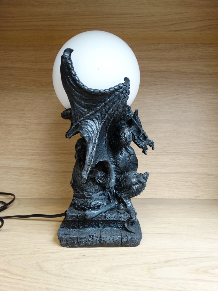 Black Dragon with Skulls - lamp - 30cm
