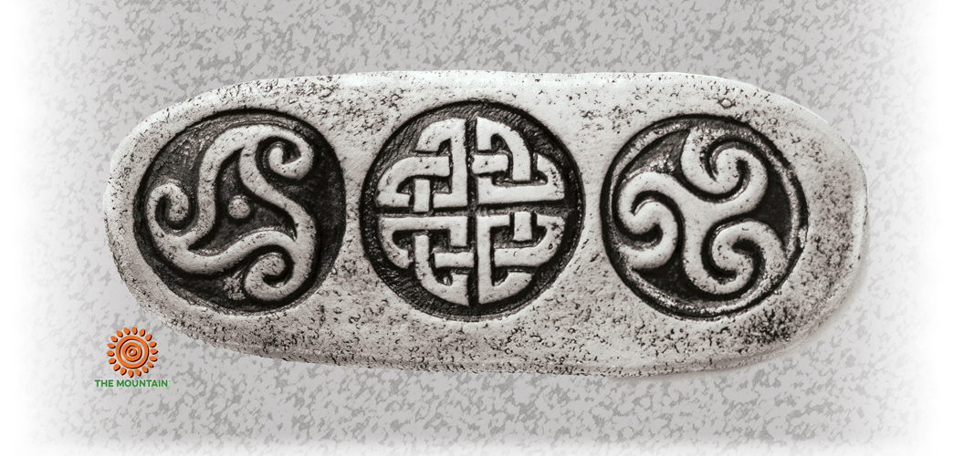 Becher Celtic Triptych White