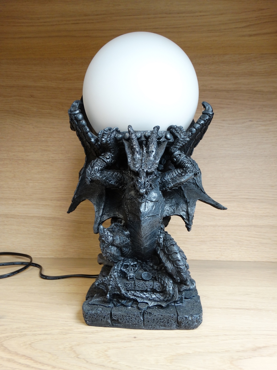 Black Dragon with Skulls - lamp - 30cm