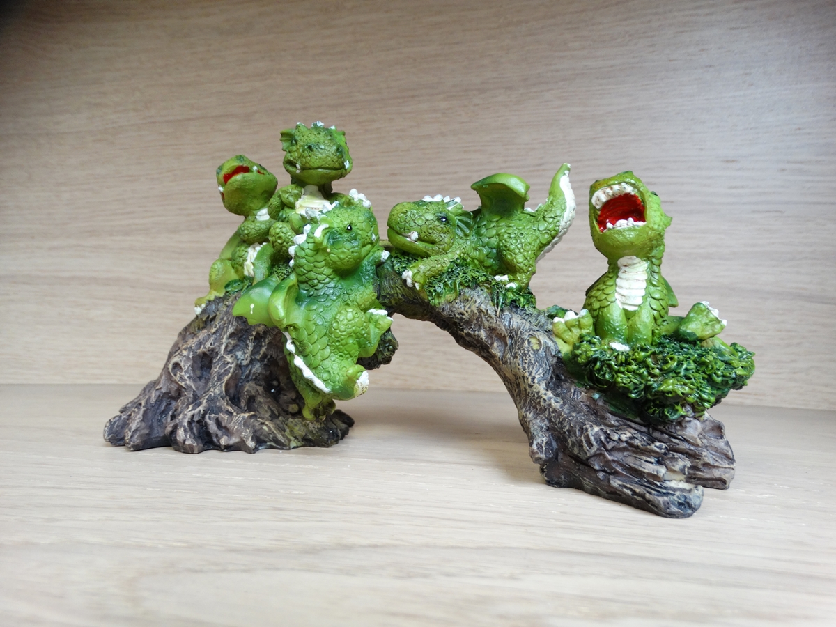 5 Playing dragons on tree - 22cm